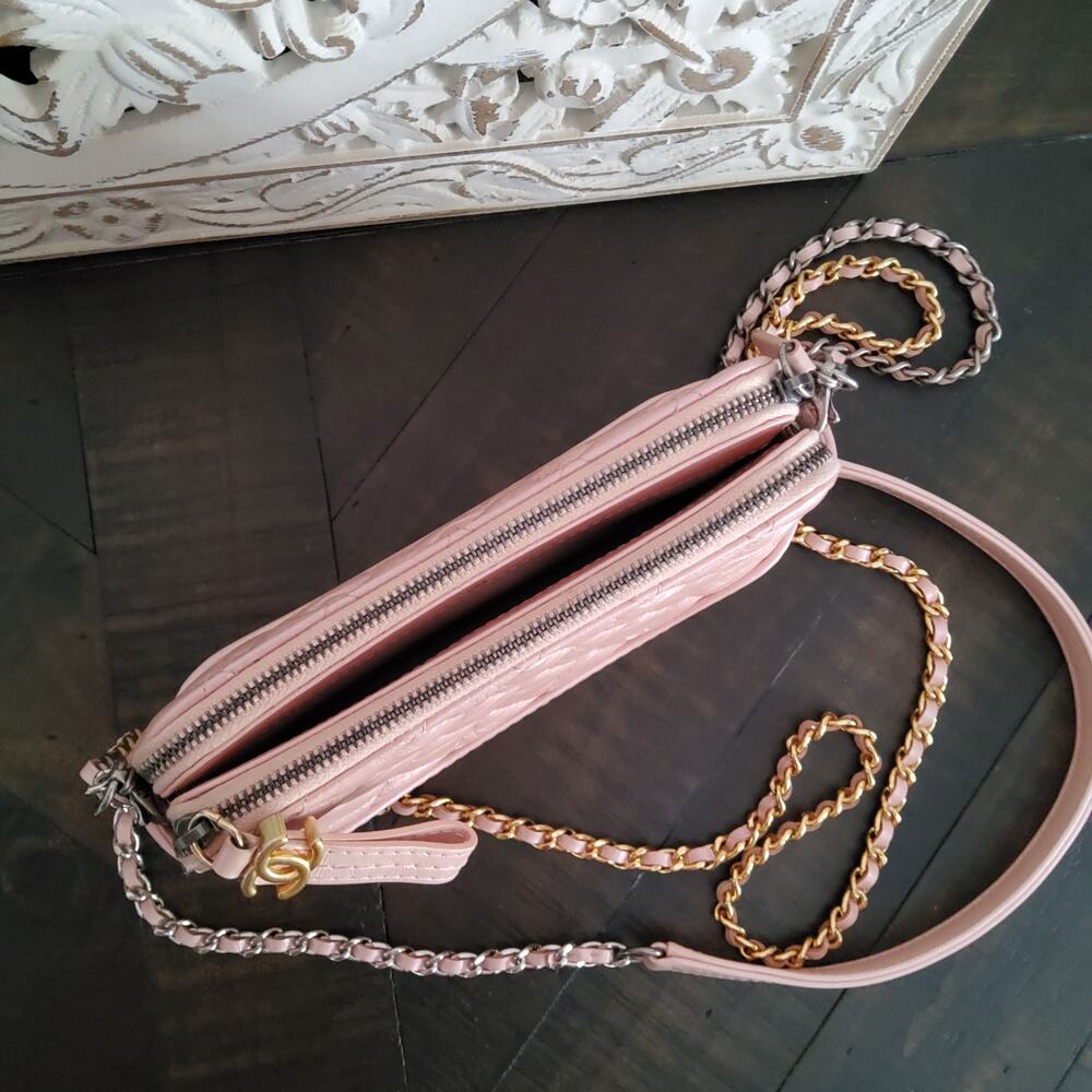 Chanel Gabrielle Clutch With Chain Iridescent Pink Quilted Lambskin Crossbody - Picture 3 of 16